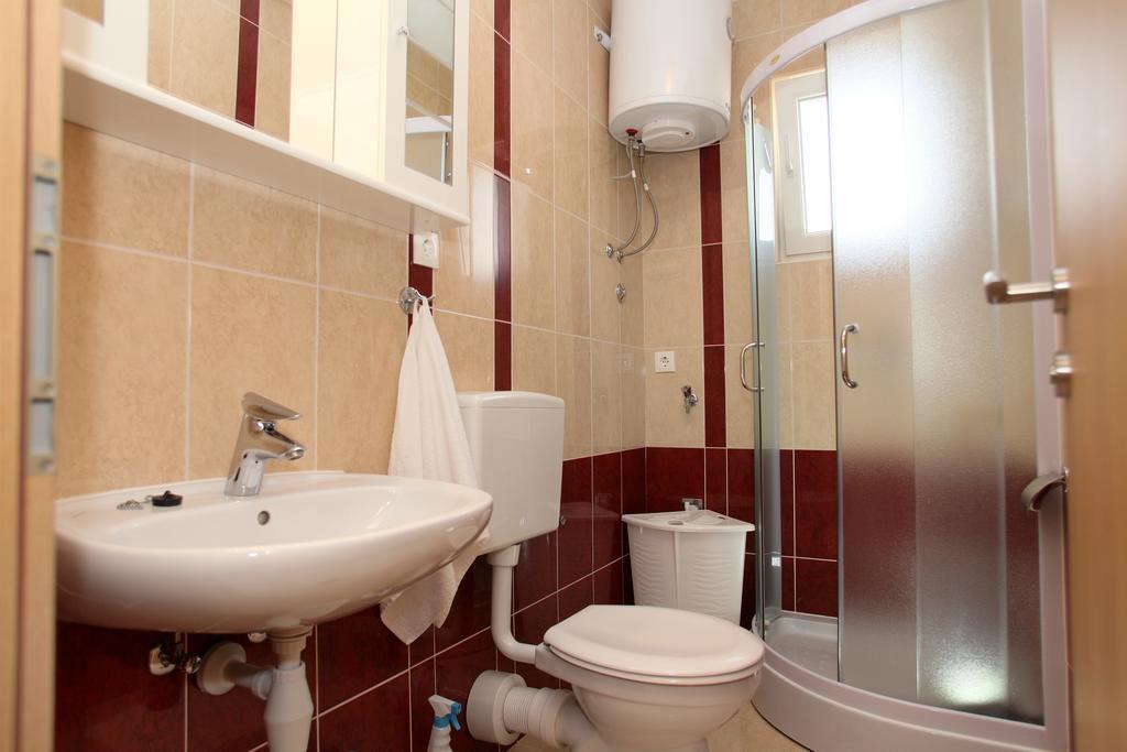 Apartments Villa Karlo คาชเตลา ภายนอก รูปภาพ
