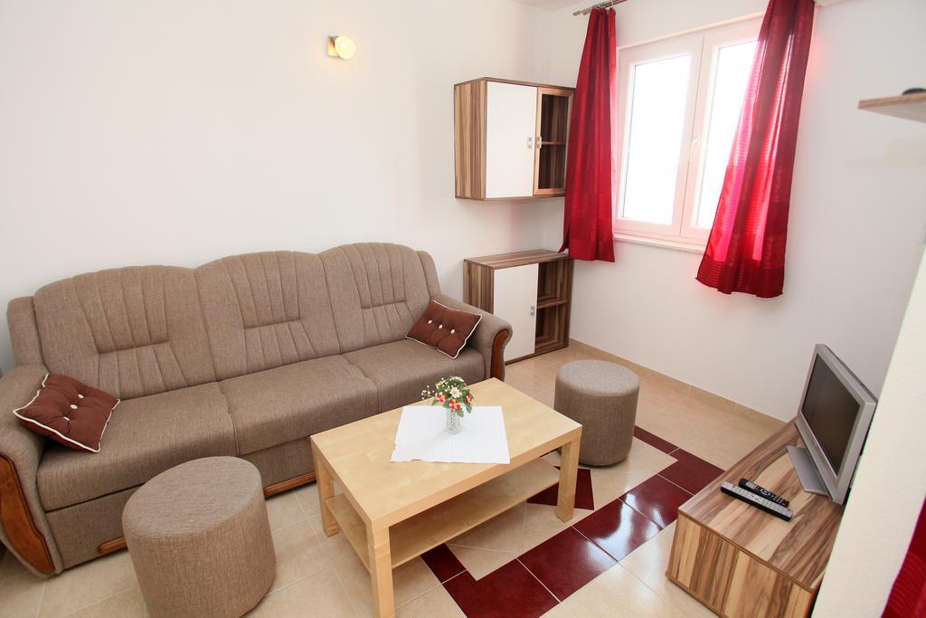 Apartments Villa Karlo คาชเตลา ภายนอก รูปภาพ