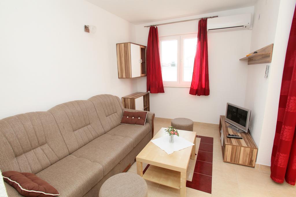 Apartments Villa Karlo คาชเตลา ภายนอก รูปภาพ