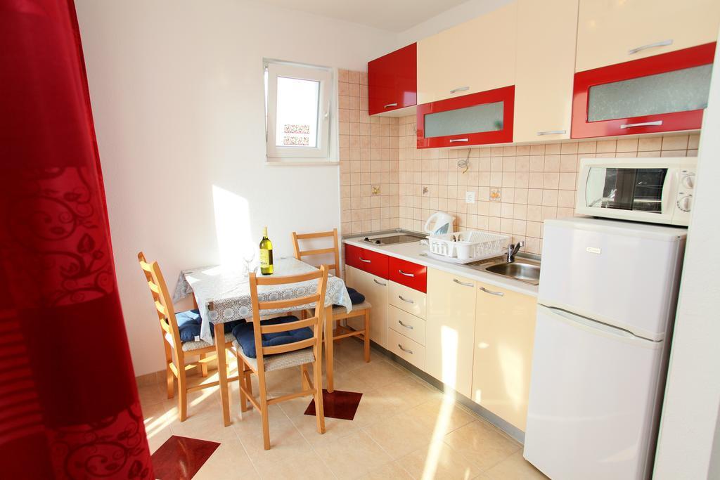 Apartments Villa Karlo คาชเตลา ภายนอก รูปภาพ