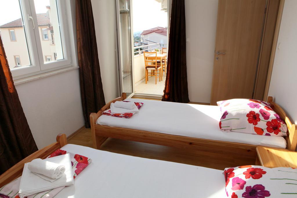 Apartments Villa Karlo คาชเตลา ภายนอก รูปภาพ