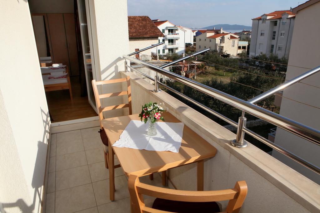 Apartments Villa Karlo คาชเตลา ภายนอก รูปภาพ