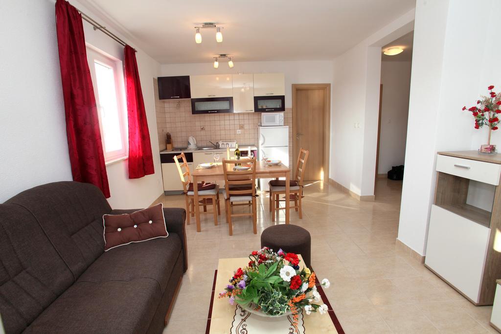 Apartments Villa Karlo คาชเตลา ภายนอก รูปภาพ