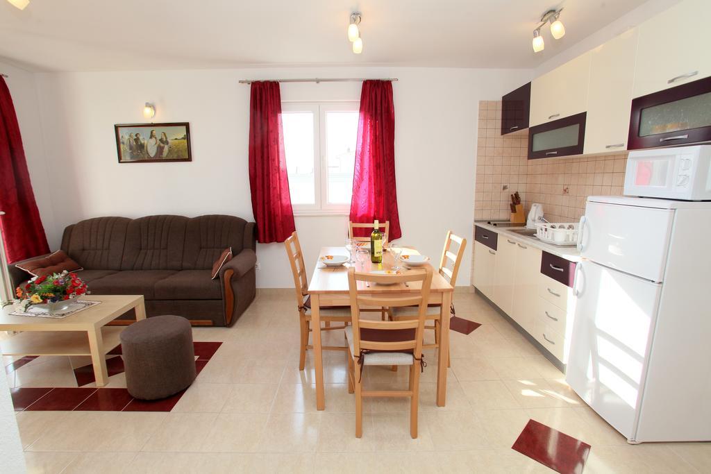 Apartments Villa Karlo คาชเตลา ภายนอก รูปภาพ